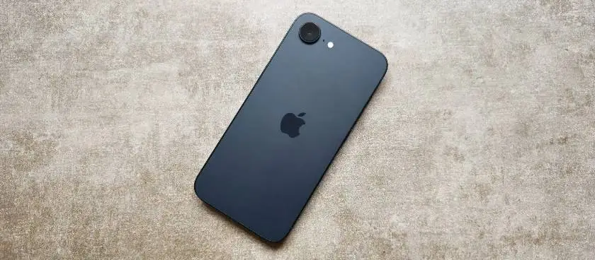 Смартфон iPhone 16e